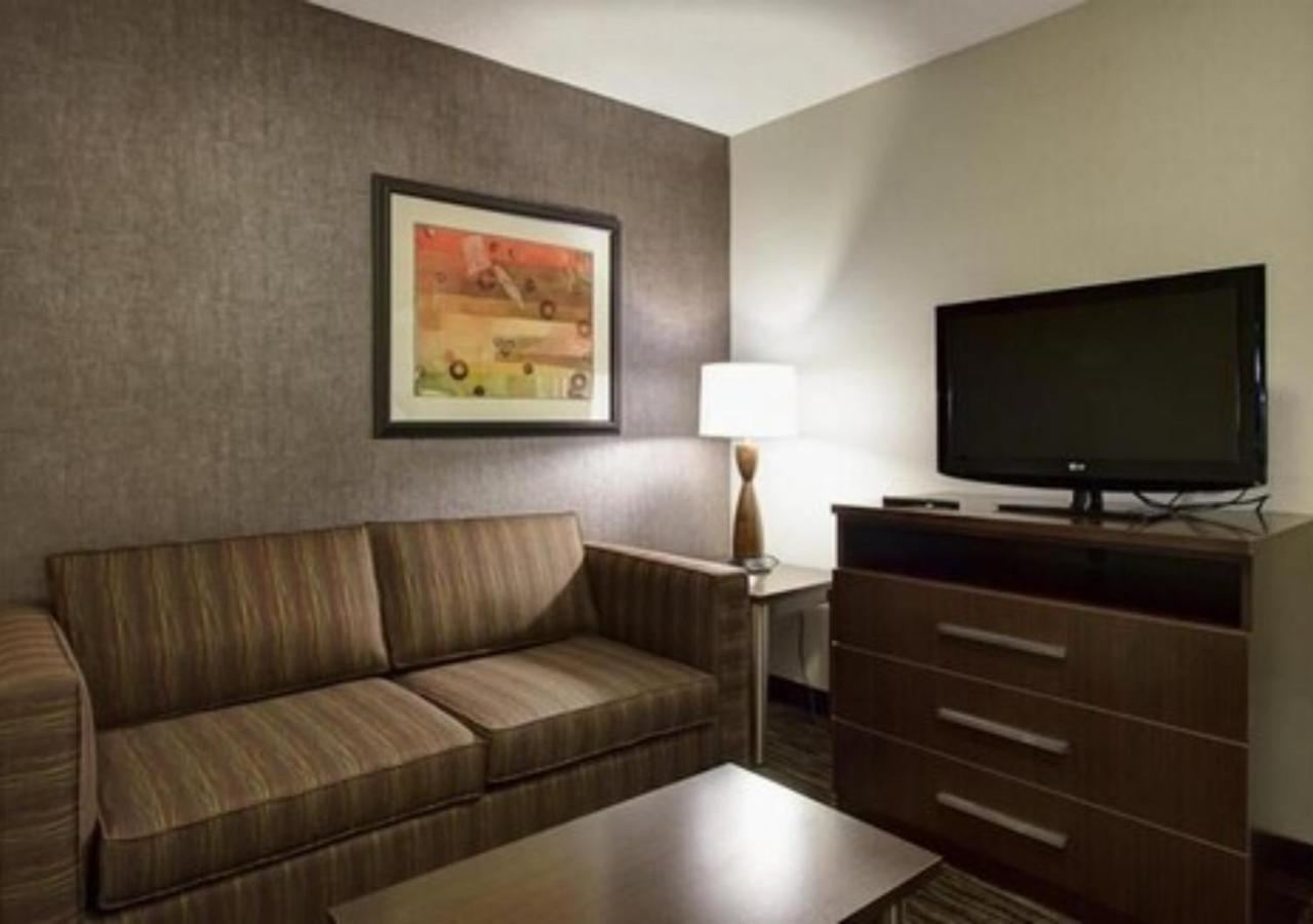 Holiday Inn Express & Suites North Fremont By Ihg Exterior foto